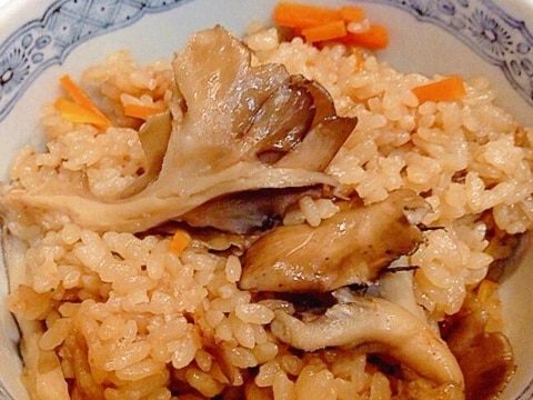 ほっぺた落ちそう☆天然舞茸と人参の炊き込みご飯